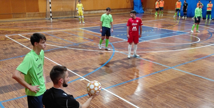 Els Segona 'B' De Futbol Sala Es Veuen Les Cares Amb Els Dos Primers De ...